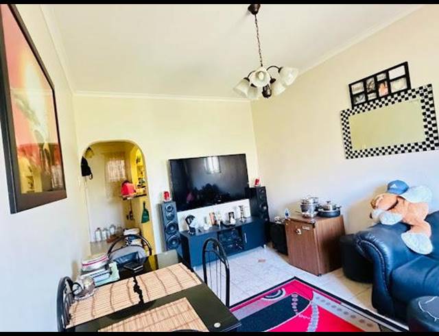 1 BEDROOM APARTMENT FOR SALE IN ESSENWOOD